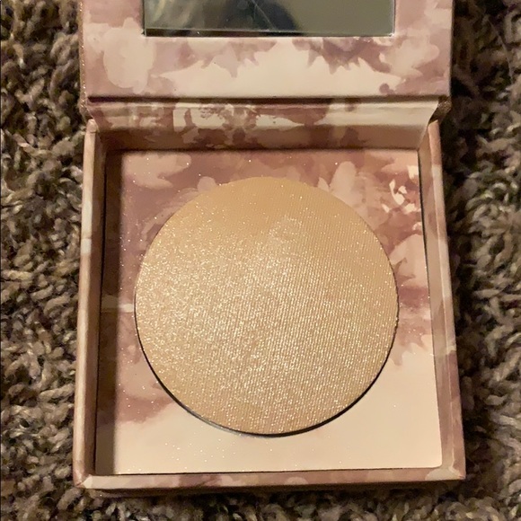 Naked illuminated shimmering powder - Picture 2 of 2